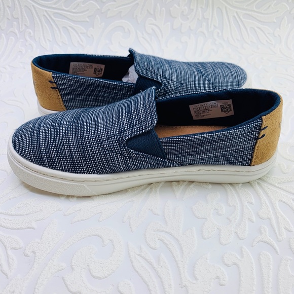 Toms Luca Navy striped chambray slip on si…beach wear, back to school easy on - Picture 4 of 8